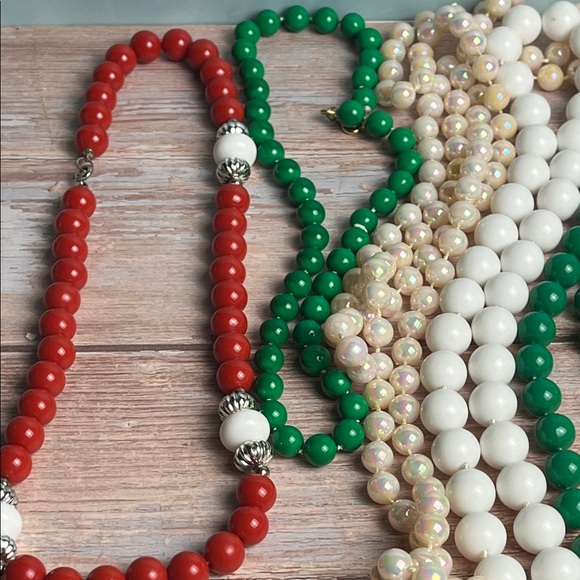 Lot of 9 Colorful Plastic Beaded Necklace Set - Picture 9 of 10
